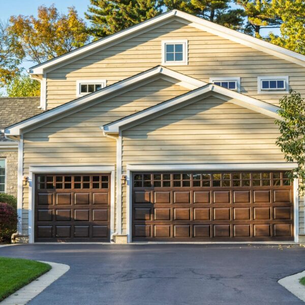 Experienced garage door technicians in Lincoln, CA providing professional service.